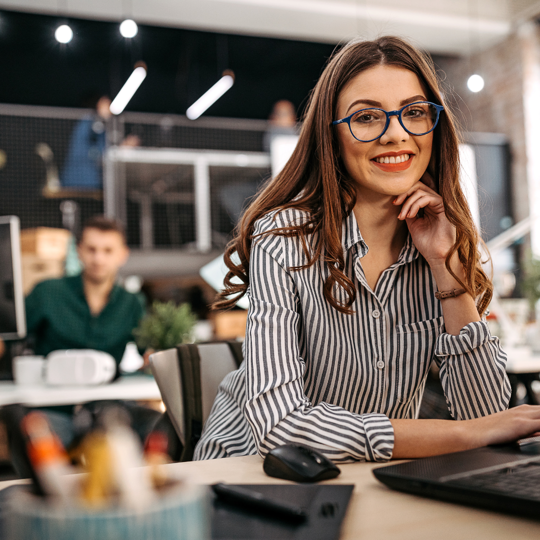 Laptop Mockup of Fashion Clothing Instagram Post (6)